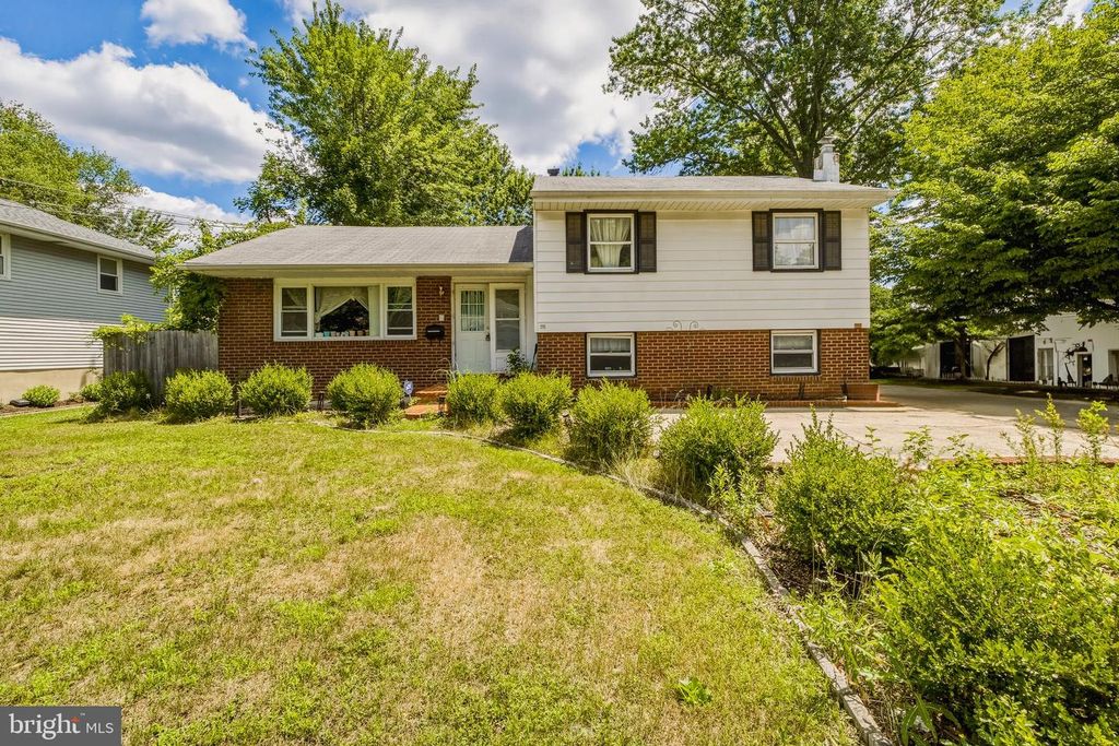 515 Douglas Dr, Cherry Hill, NJ